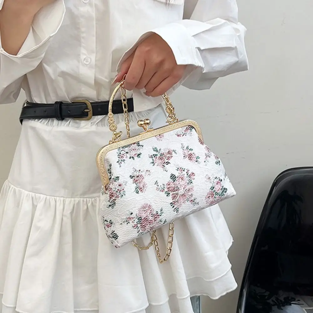 Cheongsam Accessories Embroidery Banquet Bag Wrist Bag Large Capacity Hanfu Handbag Shoulder Bag Crossbody Bag Ladies Clutch Bag
Cheongsam Accessories Embroidery Banquet Bag Wrist Bag Large Capacity Hanfu Handbag Shoulder Bag Crossbody Bag Ladies Clutch Bag