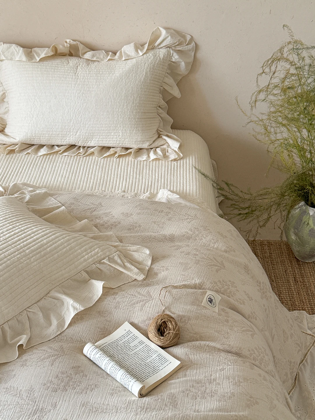 Pure Color Quilt Cover Three-Piece Set Cotton Linen Embroidered Tatami Duvet Coverlet Machine Washable All Seasons Bedding
Pure Color Quilt Cover Three-Piece Set Cotton Linen Embroidered Tatami Duvet Coverlet Machine Washable All Seasons Bedding
