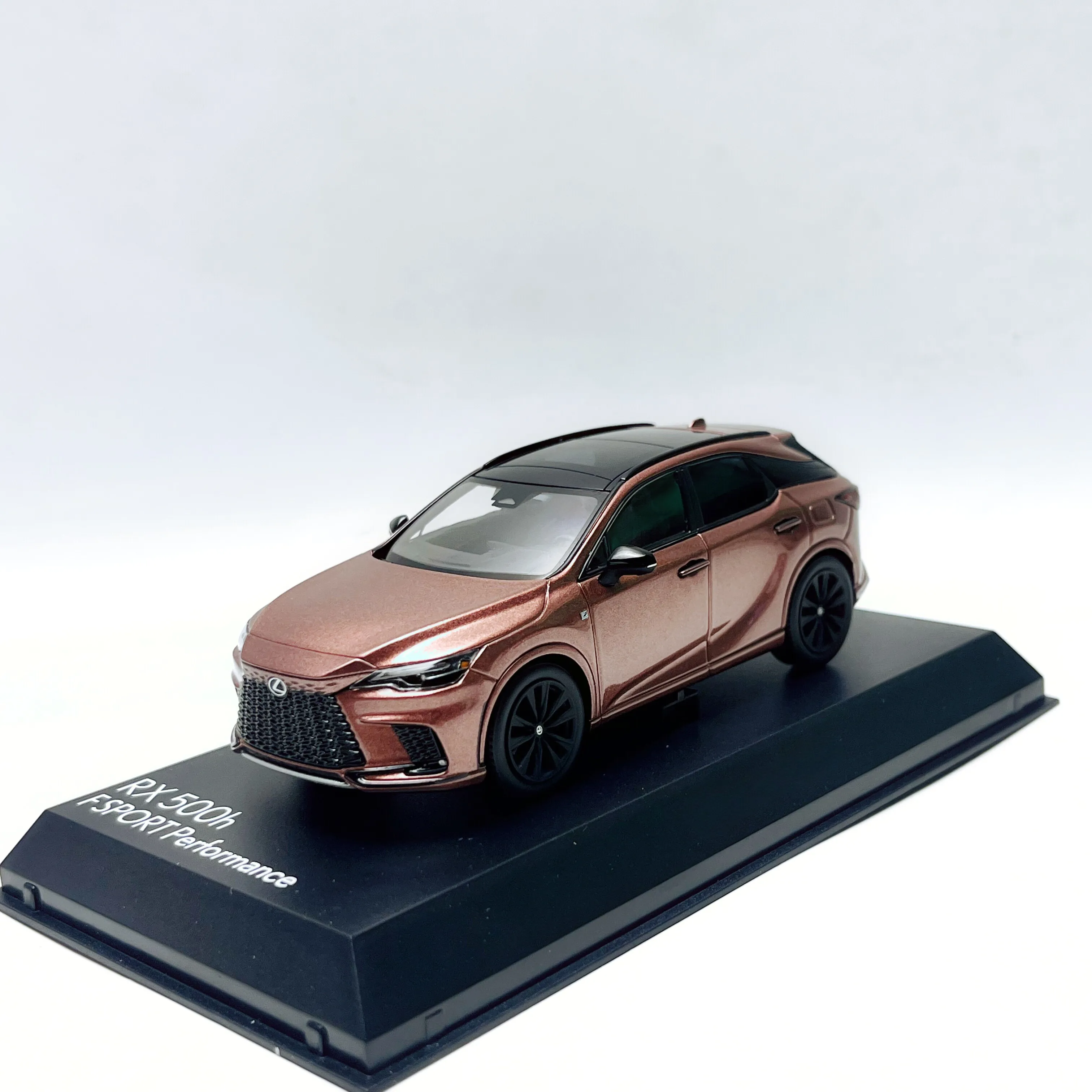 Diecast KYOSHO 1/43 Scale Lexus RX500H Alloy Car Model
Diecast KYOSHO 1/43 Scale Lexus RX500H Alloy Car Model