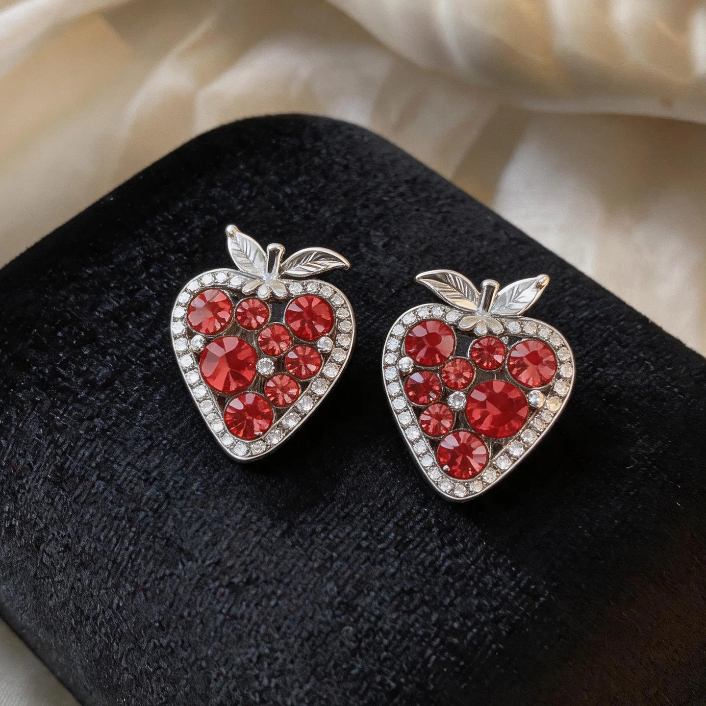 Sweet Fruits Strawberry Stud Earrings Sparkly Pink Round Zircon Heart Ear Studs Dedicate Jewelry for Daily Wear Party Dating
Sweet Fruits Strawberry Stud Earrings Sparkly Pink Round Zircon Heart Ear Studs Dedicate Jewelry for Daily Wear Party Dating