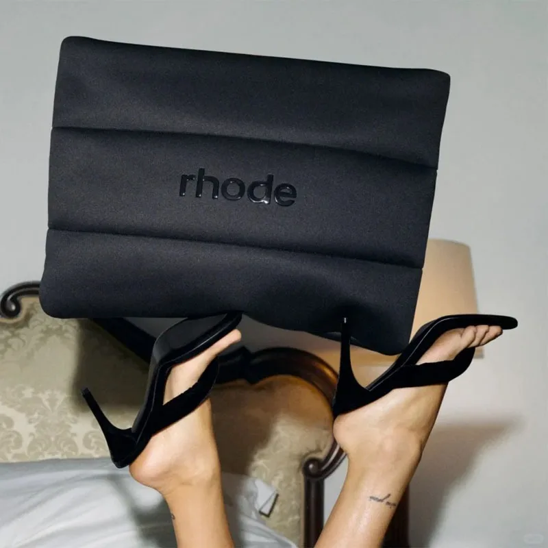 Rhode Fashion Новая черная сумка на молнии с пузырьками и желто-серая сумка, инструменты для макияжа, спрей для лица, блеск для губ, пудра, румяна, средства по уходу за кожей
Rhode Fashion Новая черная сумка на молнии с пузырьками и желто-серая сумка, инструменты для макияжа, спрей для лица, блеск для губ, пудра, румяна, средства по уходу за кожей