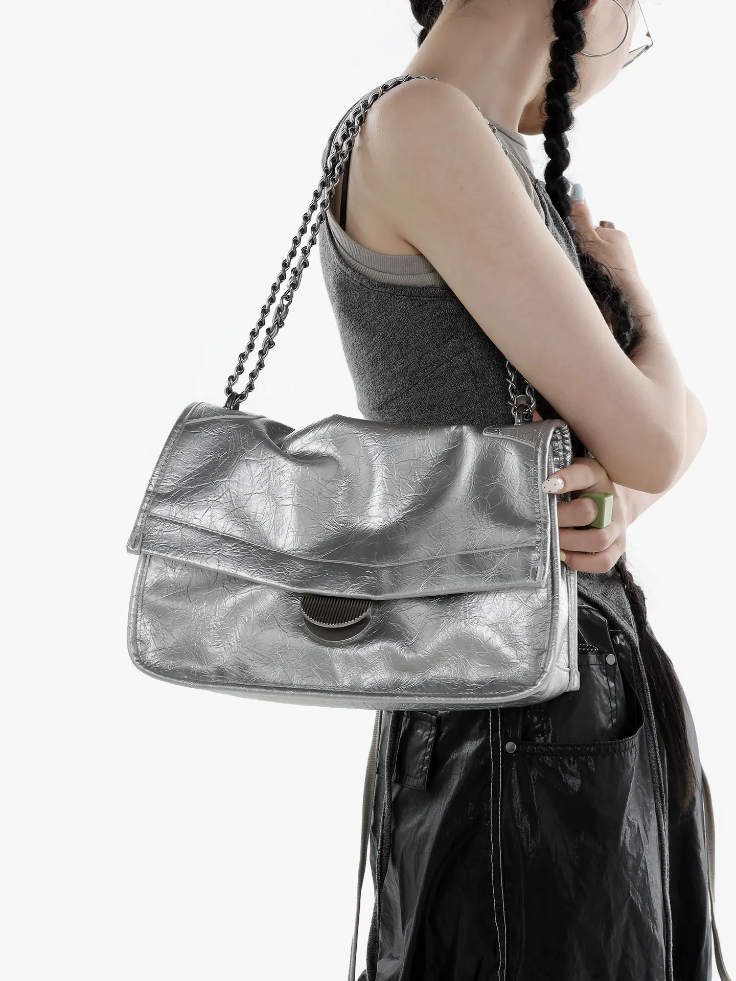 Silver Soft Leather Motorcycle Bag Tote Bag Chain Underarm Crossbody Bag Women's Bag Wooden River Card 2026 New Style
Silver Soft Leather Motorcycle Bag Tote Bag Chain Underarm Crossbody Bag Women's Bag Wooden River Card 2026 New Style