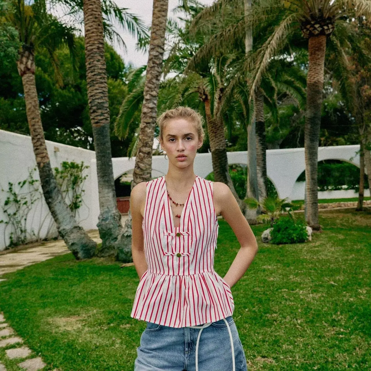 Summer 2026 Women's Sleeveless V-Neck Skirt-Style Striped Versatile Top Fashionable Casual Breathable Polyester Fiber Blouse
Summer 2026 Women's Sleeveless V-Neck Skirt-Style Striped Versatile Top Fashionable Casual Breathable Polyester Fiber Blouse