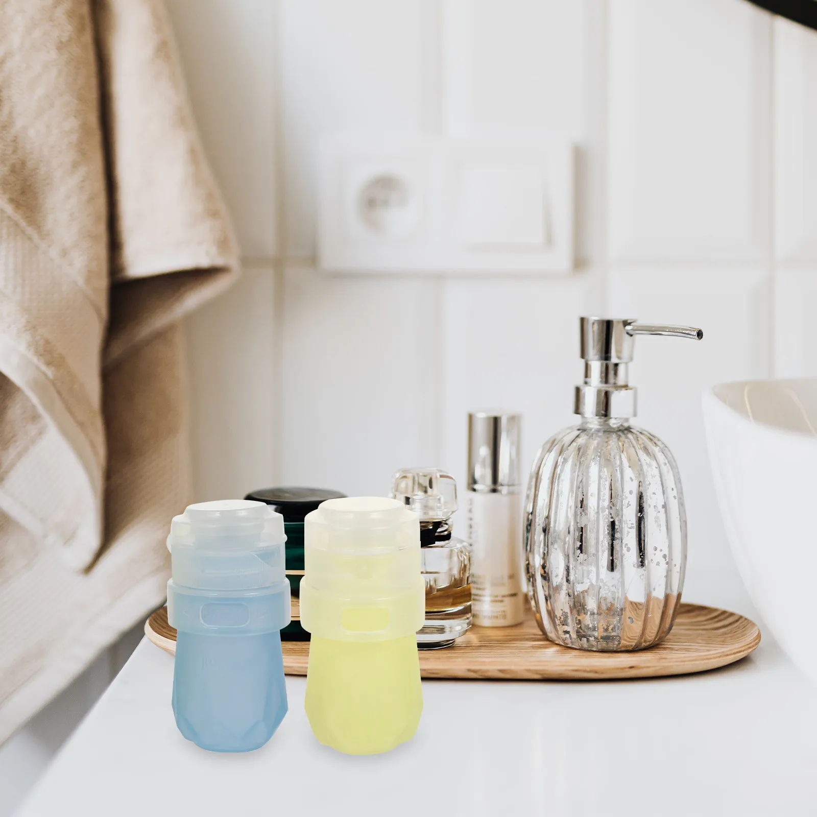 4Pcs High Grade Silicone Sub Bottles Portable Squeeze Lotion Bottle Set Travel Empty Container for Toiletries Cosmetics Shampoo
4Pcs High Grade Silicone Sub Bottles Portable Squeeze Lotion Bottle Set Travel Empty Container for Toiletries Cosmetics Shampoo