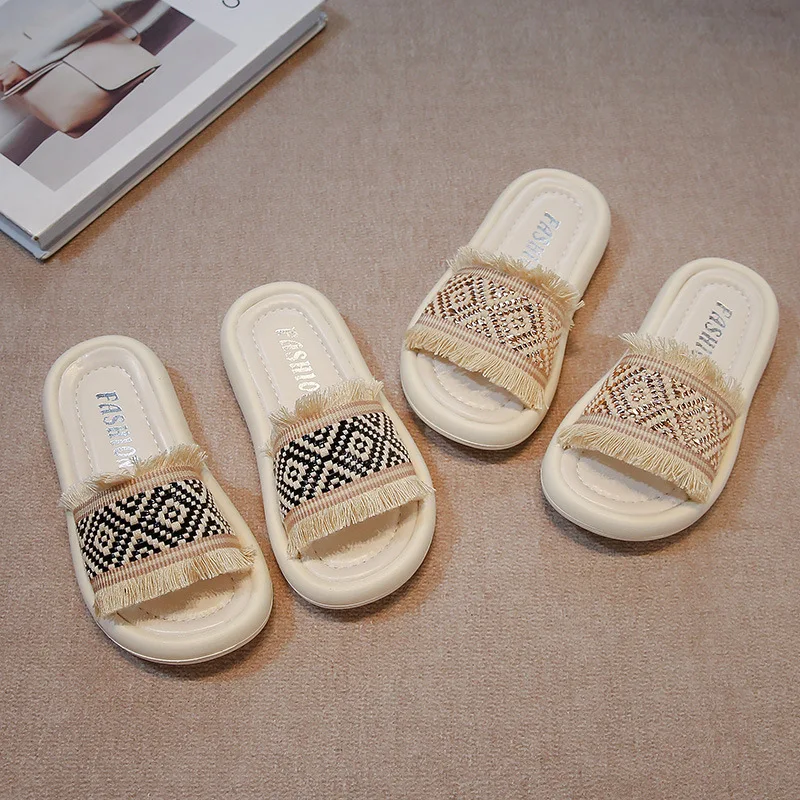 Girls Slippers Weave Tassels Ethnic Style Kids Princess Shoes for Summer 2025 New Children Beach Shoes Soft Sole Ins Trend Sweet
Girls Slippers Weave Tassels Ethnic Style Kids Princess Shoes for Summer 2025 New Children Beach Shoes Soft Sole Ins Trend Sweet