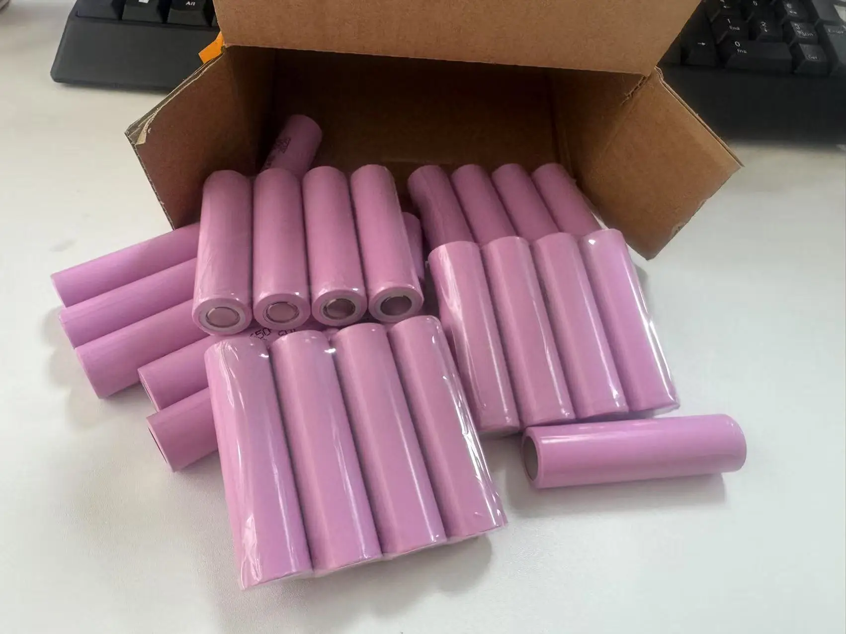 3.7V 25A Be Suitable For Flashlight quick charge 18650-35E 3500mAh Rechargeable 18650 Lithium Ion Battery (5C discharge)
3.7V 25A Be Suitable For Flashlight quick charge 18650-35E 3500mAh Rechargeable 18650 Lithium Ion Battery (5C discharge)