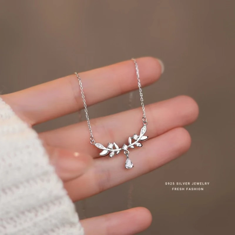 Fashion Women's Crystal Zircon Pendant Necklace Women's Girls Crystal Chain Necklace Punk Party Jewelry Ginkgo biloba Necklace
Fashion Women's Crystal Zircon Pendant Necklace Women's Girls Crystal Chain Necklace Punk Party Jewelry Ginkgo biloba Necklace
