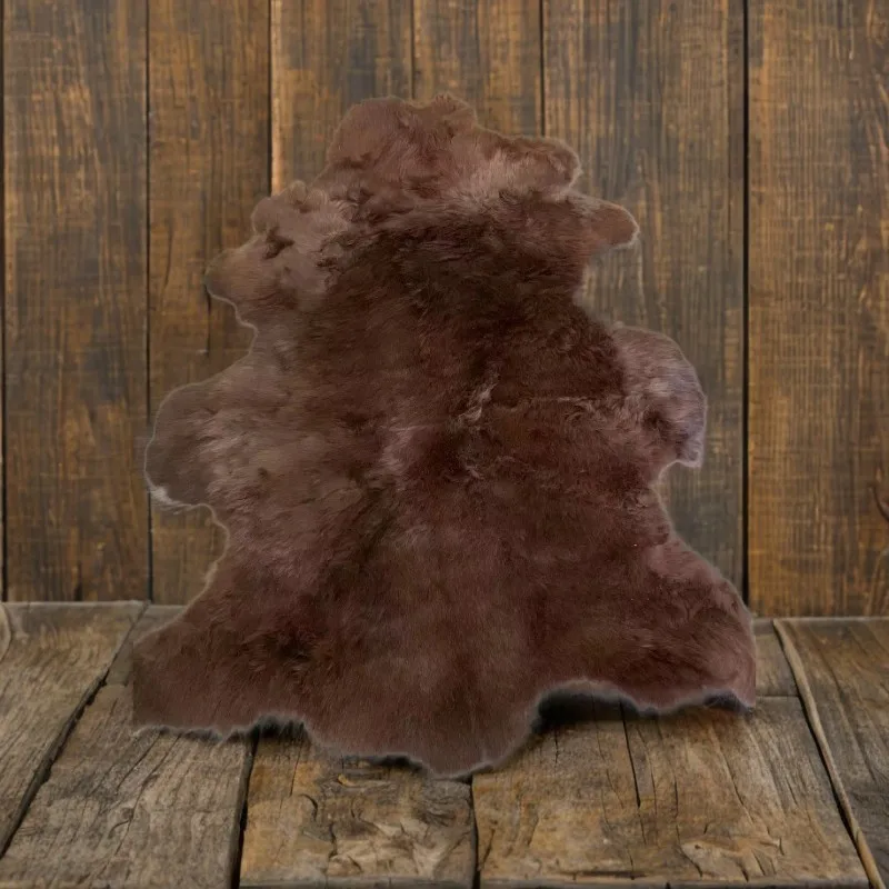 Коричневый диван-лежанка для собак из овечьей шерсти, подарок для щенка, уникальный натуральный цвет, шерсть овчины, кожаный коврик, натуральная кожа, чистка только сухим способом.
Коричневый диван-лежанка для собак из овечьей шерсти, подарок для щенка, уникальный натуральный цвет, шерсть овчины, кожаный коврик, натуральная кожа, чистка только сухим способом.