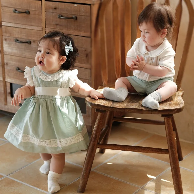 Handmade Boutique Clothes British Girls Fly-sleeved Dress Cotton and Linen British Baby Boys Clothes Flower Girls Sweet Dress
Handmade Boutique Clothes British Girls Fly-sleeved Dress Cotton and Linen British Baby Boys Clothes Flower Girls Sweet Dress