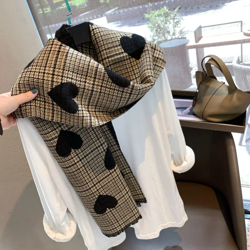 Autumn and Winter 2022 New Fashion Love Qianniao Plaid Women's Scarf, Cashmere Thickened, Warm and Skin friendly, with a shawl
Autumn and Winter 2022 New Fashion Love Qianniao Plaid Women's Scarf, Cashmere Thickened, Warm and Skin friendly, with a shawl