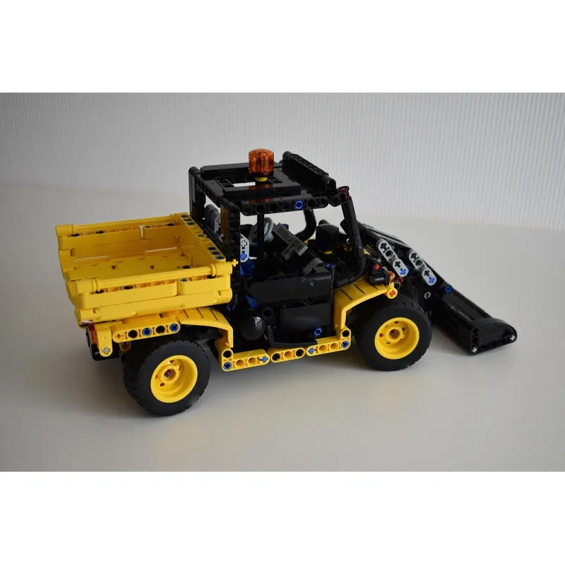 MOC-39974 Urban Farm Agricultural Tractor Trailer Building Block Model 774 Parts Creative Boys Children's Birthday Toy Gift
MOC-39974 Urban Farm Agricultural Tractor Trailer Building Block Model 774 Parts Creative Boys Children's Birthday Toy Gift