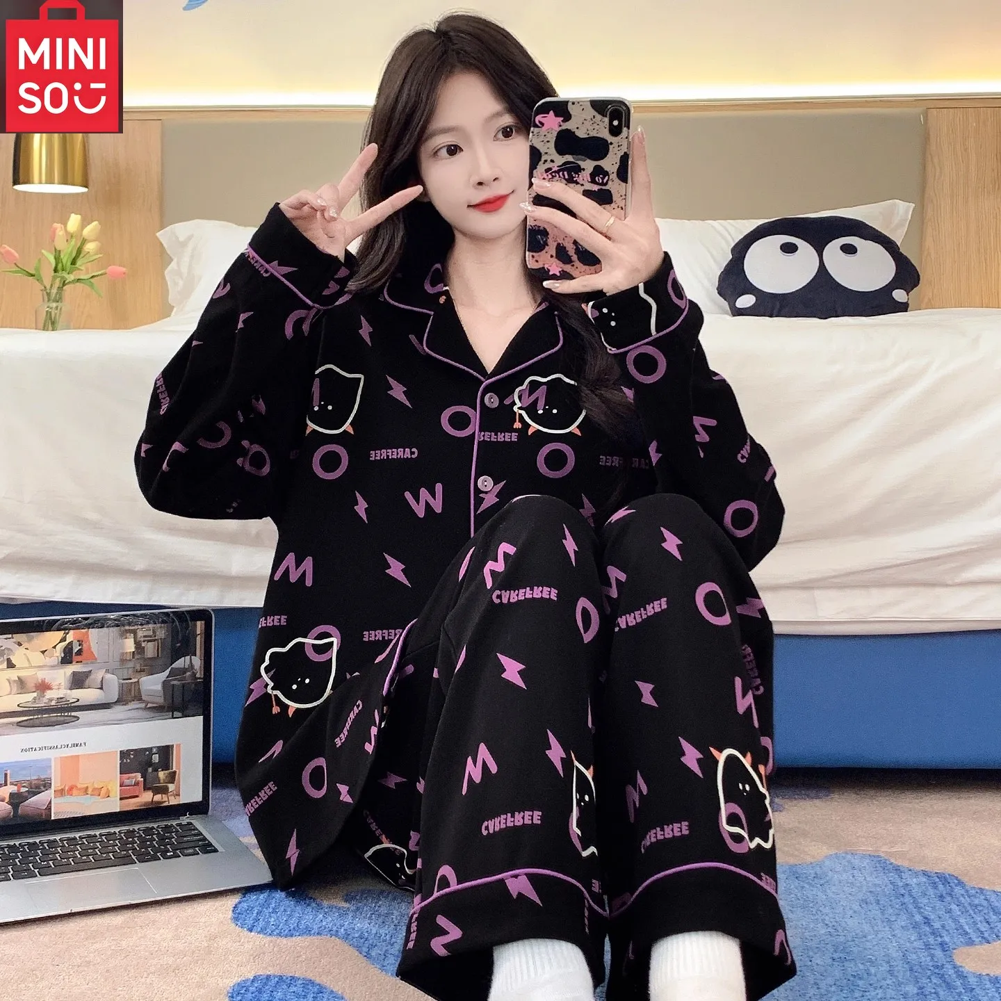 MINISO толстая длинная спальная юбка с клубничным медведем для женщин, осенне-зимняя коралловая бархатная плюс большая пижама с героями мультфильмов
MINISO толстая длинная спальная юбка с клубничным медведем для женщин, осенне-зимняя коралловая бархатная плюс большая пижама с героями мультфильмов