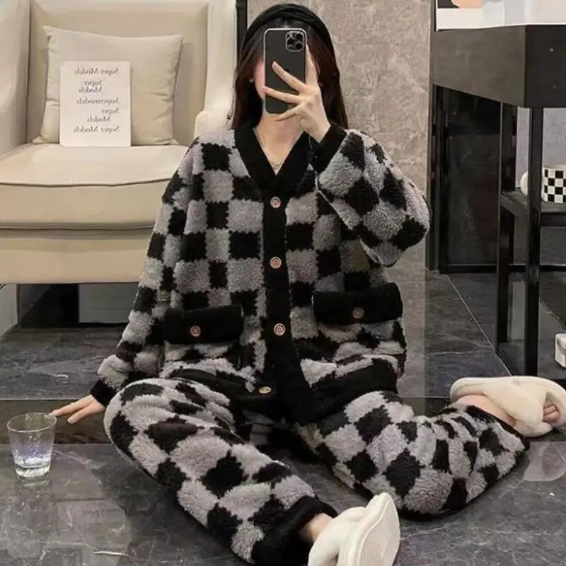 Пижамные комплекты принцессы из кораллового флиса, клетчатая одежда с длинными рукавами для девочек, свободная посадка, одежда для отдыха, осенне-зимняя бархатная домашняя одежда, верхняя одежда
Пижамные комплекты принцессы из кораллового флиса, клетчатая одежда с длинными рукавами для девочек, свободная посадка, одежда для отдыха, осенне-зимняя бархатная домашняя одежда, верхняя одежда