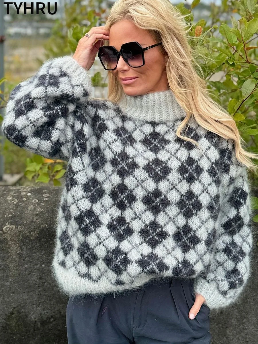 TYHRU Autumn Winter Women Diamond Patterned Turtleneck Sweater Knitted Pullovers Fashion Color Blocking Tops Jumper Knitwear
TYHRU Autumn Winter Women Diamond Patterned Turtleneck Sweater Knitted Pullovers Fashion Color Blocking Tops Jumper Knitwear