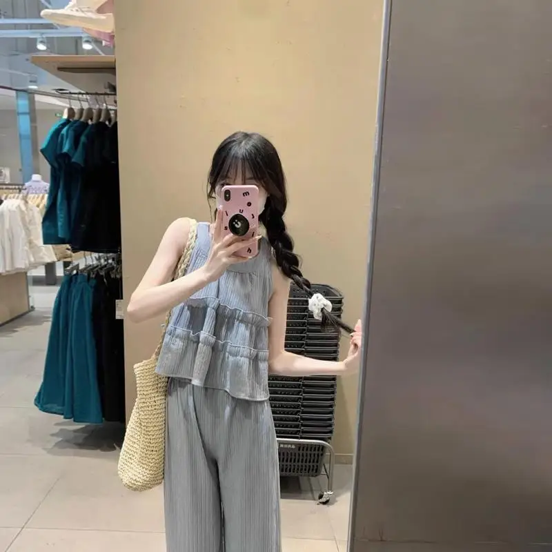 Повседневный модный комплект, брюки в отпускном стиле, рубашка без рукавов с бретелькой на шее + свободные повседневные прямые брюки в стиле допамина
Повседневный модный комплект, брюки в отпускном стиле, рубашка без рукавов с бретелькой на шее + свободные повседневные прямые брюки в стиле допамина