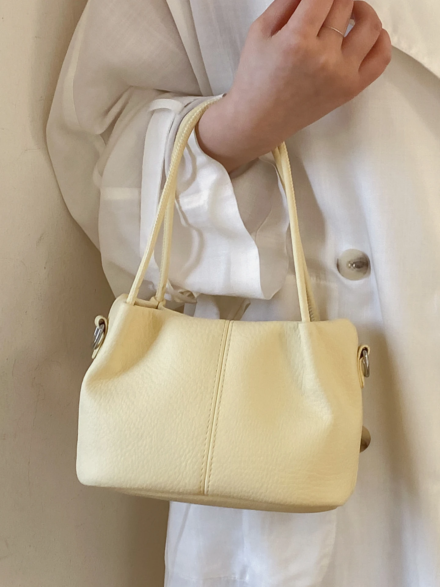 Elegant Bucket Shaped Women's Handbag Fashionable Summer 2026 Portable Shoulder Crossbody Commuting Bag Magnetic Buckle Closure
Elegant Bucket Shaped Women's Handbag Fashionable Summer 2026 Portable Shoulder Crossbody Commuting Bag Magnetic Buckle Closure