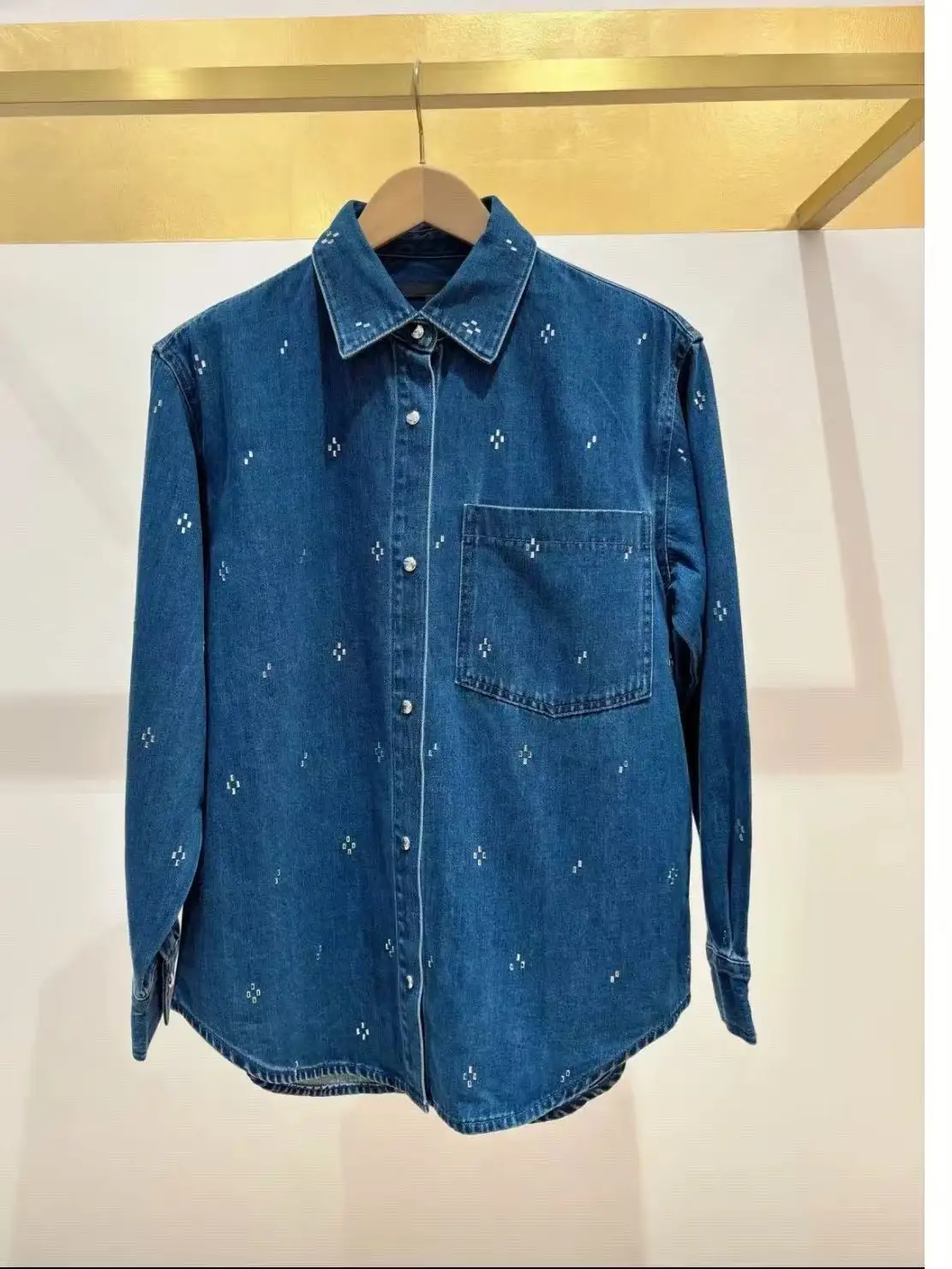 Spring 2026 Women's Casual Loose Long Sleeve Denim Shirt Diamond Decorated Commute Style Cotton Collar Button down
Spring 2026 Women's Casual Loose Long Sleeve Denim Shirt Diamond Decorated Commute Style Cotton Collar Button down