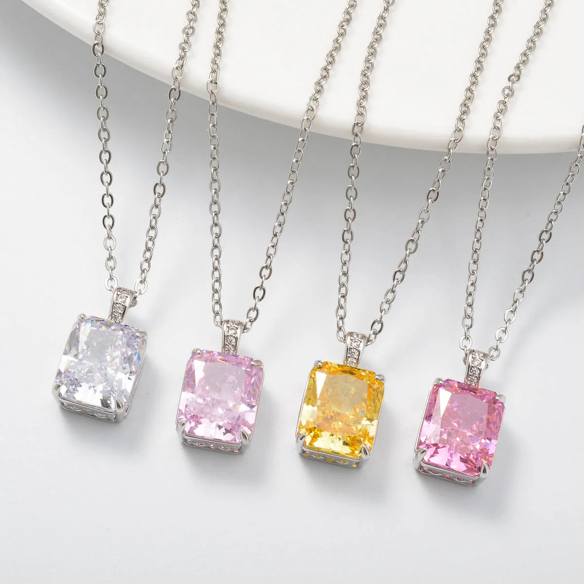 Diana Baby Shiny Zircon Necklace Copper Metal Chain Link Elegant Pendant Gift for Girl High Quality Jewelry Neck Charms Women
Diana Baby Shiny Zircon Necklace Copper Metal Chain Link Elegant Pendant Gift for Girl High Quality Jewelry Neck Charms Women