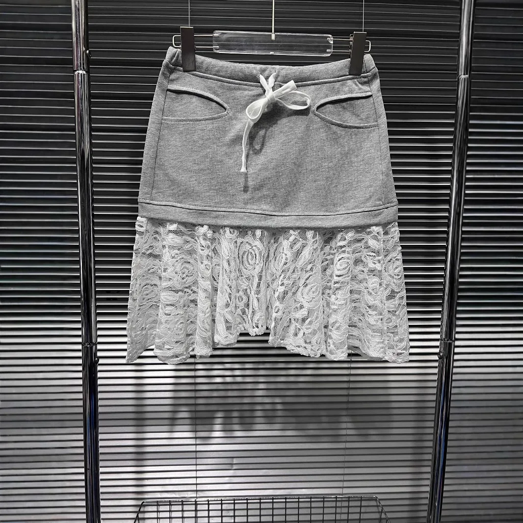 Sports style casual gray drawstring skirt new women's design pear-shaped splicing hem skirt
Sports style casual gray drawstring skirt new women's design pear-shaped splicing hem skirt