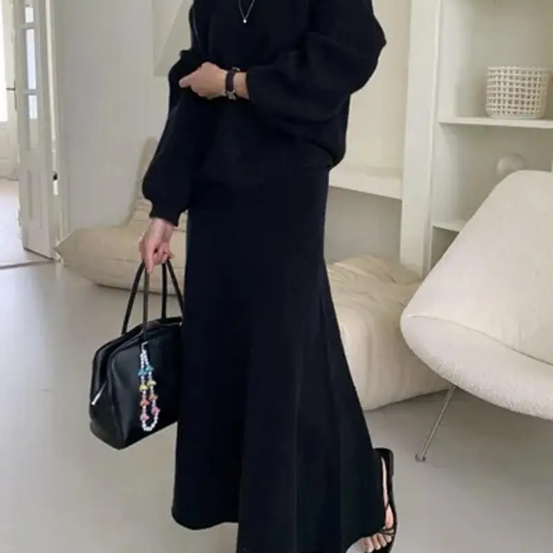 Women Solid 2 Pieces Sets Knitted Long Sleeve Sweater Top Fashion Casual Skirt Suit Clothing 2025 Autumn Winter Female New
Women Solid 2 Pieces Sets Knitted Long Sleeve Sweater Top Fashion Casual Skirt Suit Clothing 2025 Autumn Winter Female New