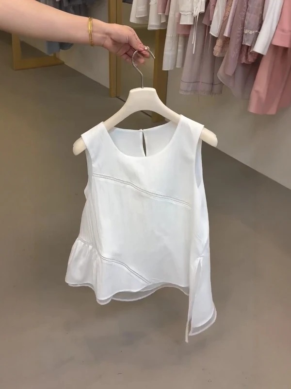 Lace Hollow out Tank Top Shirt Women's Summer New Design Sensation Small Audience Silk No-Sleeve Blouse Breathable Comfortable
Lace Hollow out Tank Top Shirt Women's Summer New Design Sensation Small Audience Silk No-Sleeve Blouse Breathable Comfortable