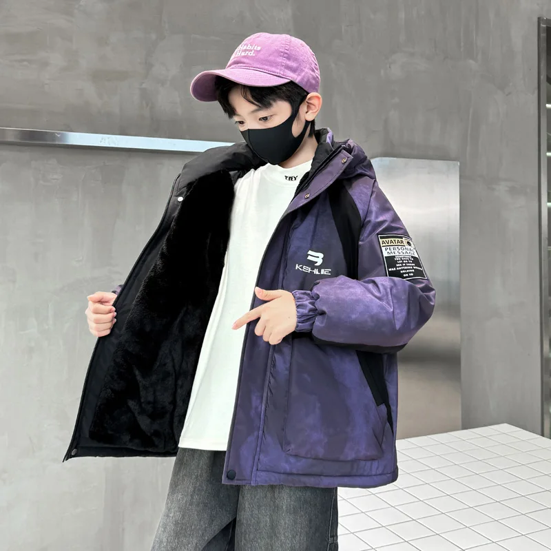 Утолщенный высококачественный красивый универсальный костюм в корейском стиле, теплый и морозостойкий костюм с хлопковой подкладкой для мальчиков на зиму, 4-15 лет
Утолщенный высококачественный красивый универсальный костюм в корейском стиле, теплый и морозостойкий костюм с хлопковой подкладкой для мальчиков на зиму, 4-15 лет