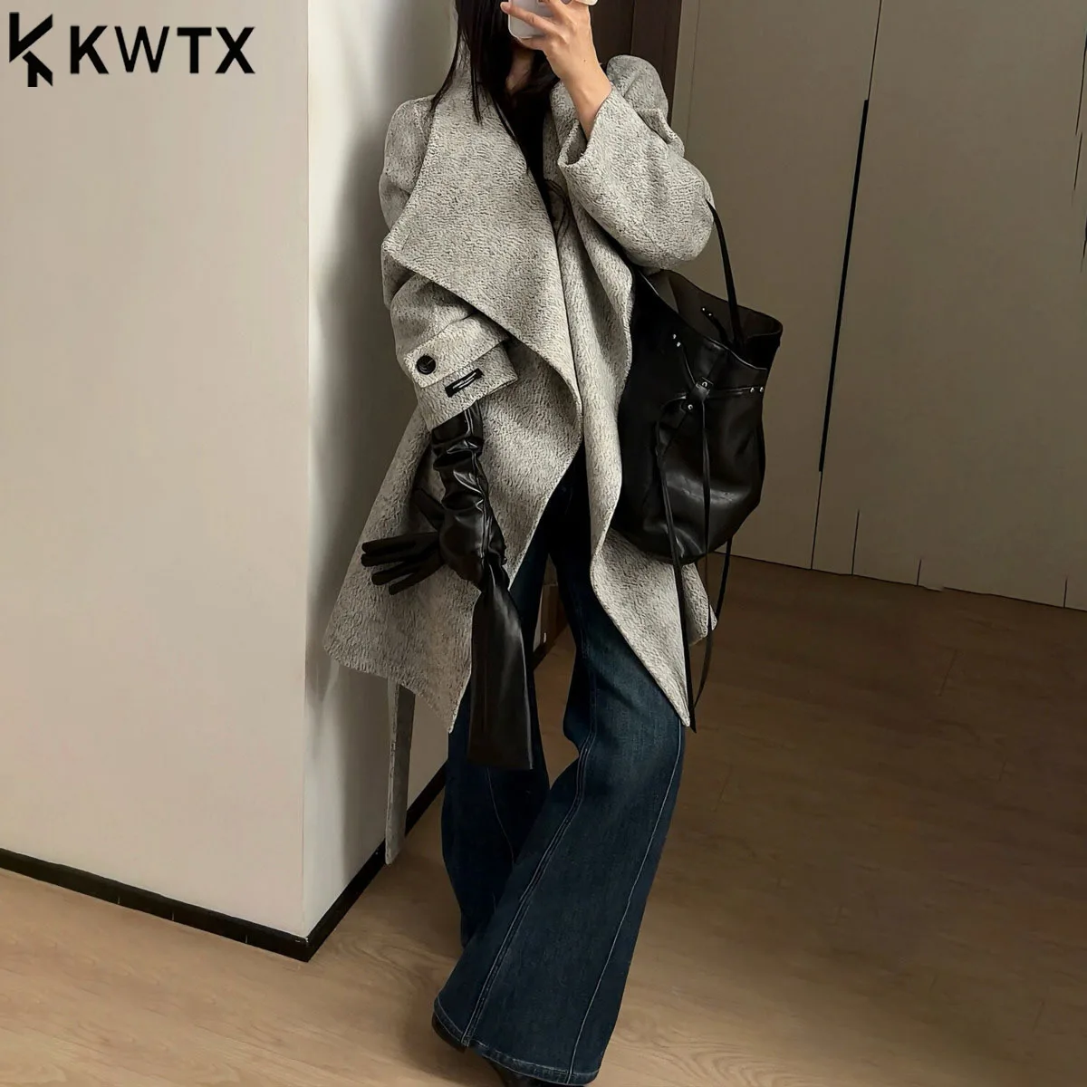 KWTX 2025 женское двустороннее шерстяное пальто с поясом и воротником-стойкой, цветные блоки, средней длины, винтажное шикарное повседневное осенне-зимнее новое элегантное пальто
KWTX 2025 женское двустороннее шерстяное пальто с поясом и воротником-стойкой, цветные блоки, средней длины, винтажное шикарное повседневное осенне-зимнее новое элегантное пальто