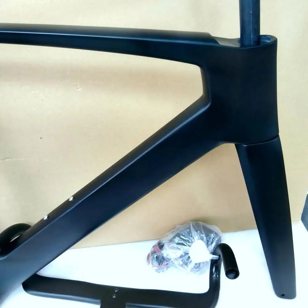 RC20 Carbon Road Bike Frame Disc Brake Aero Bicycle Frameset Available size 47cm 49cm 52cm 54cm 56cm
RC20 Carbon Road Bike Frame Disc Brake Aero Bicycle Frameset Available size 47cm 49cm 52cm 54cm 56cm