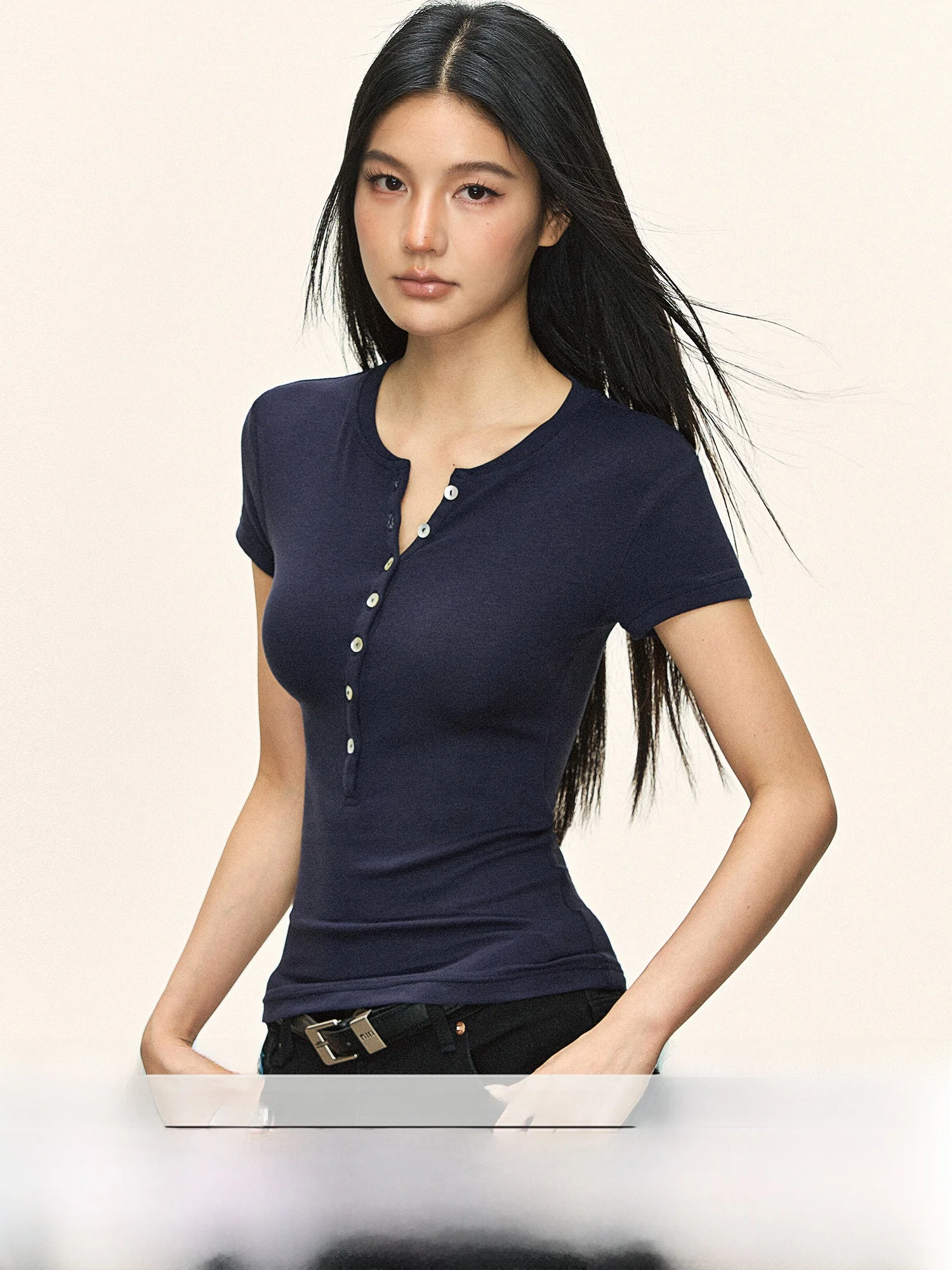 101PASSION Silk Wool Henry Collar Short Sleeve T-Shirt Women's Unique Beautiful Fashionable Top Commute Style Slim Fit Low Waist
101PASSION Silk Wool Henry Collar Short Sleeve T-Shirt Women's Unique Beautiful Fashionable Top Commute Style Slim Fit Low Waist