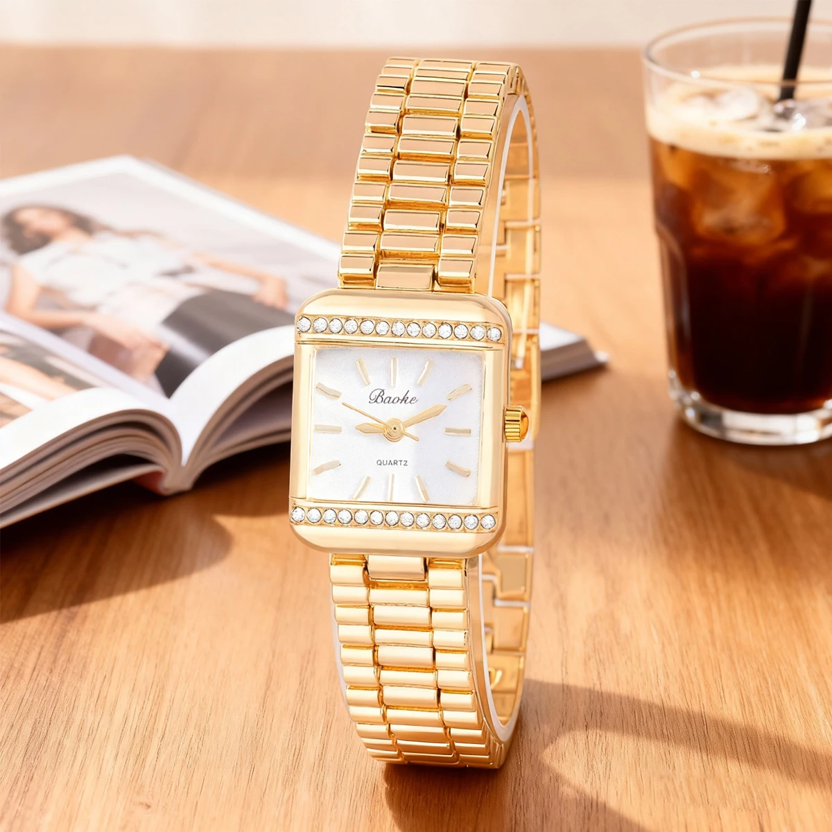 Модные легкие роскошные универсальные женские кварцевые часы, инкрустированные бриллиантами, квадратный корпус из сплава, подходит для повседневного ношения, Рождества
Модные легкие роскошные универсальные женские кварцевые часы, инкрустированные бриллиантами, квадратный корпус из сплава, подходит для повседневного ношения, Рождества