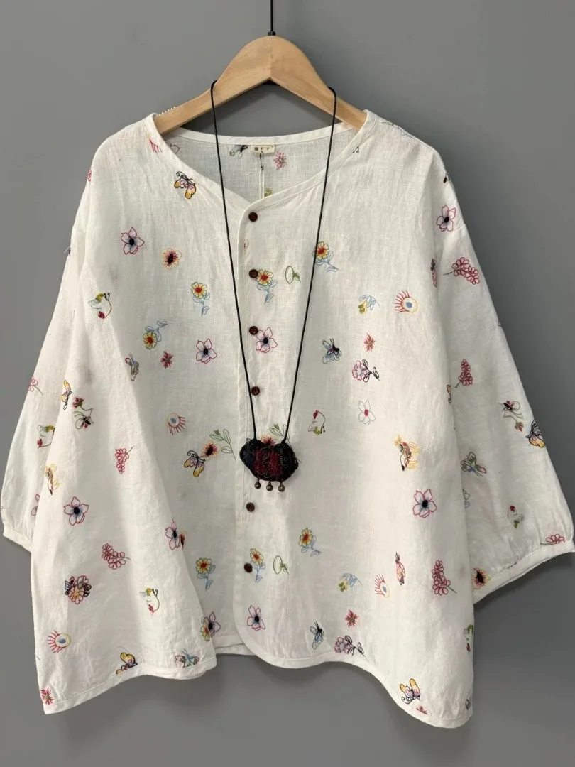 Оригинальная новая льняная блузка 2025 года с круглым вырезом, на пуговицах, с вышивкой, комфортная, свободного кроя, с цветочным узором, антивозрастная
Оригинальная новая льняная блузка 2025 года с круглым вырезом, на пуговицах, с вышивкой, комфортная, свободного кроя, с цветочным узором, антивозрастная