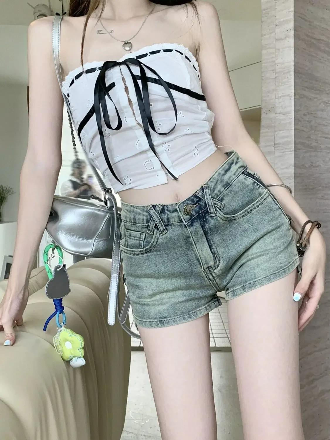 Summer New In Sexy Zipper Short Jean Pants Woman XL Harajuku Fashion Outfits Wholesale Aesthetic Comfy Denim Shorts for Women
Summer New In Sexy Zipper Short Jean Pants Woman XL Harajuku Fashion Outfits Wholesale Aesthetic Comfy Denim Shorts for Women