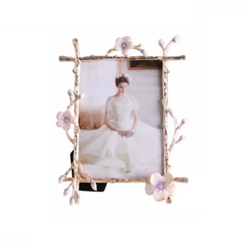 American Wedding Photo Frame, Creative, High-End Light Luxury Decoration Metal Frame
American Wedding Photo Frame, Creative, High-End Light Luxury Decoration Metal Frame