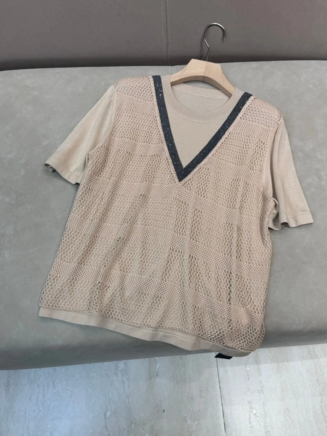 2025 New Women Silk Wool T-Shirt Beaded Chain Round Neck Short Sleeve Casual Female Tee Tops
2025 New Women Silk Wool T-Shirt Beaded Chain Round Neck Short Sleeve Casual Female Tee Tops