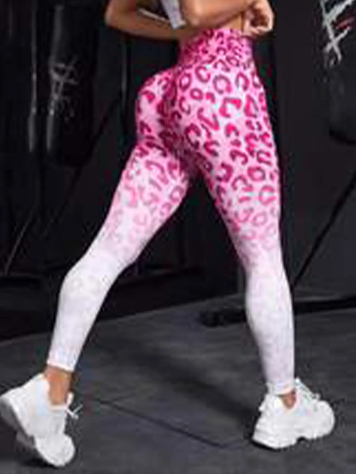 Ladies' leopard print gradient high waisted yoga pants are an ideal choice for fitness enthusiasts and daily wear
Ladies' leopard print gradient high waisted yoga pants are an ideal choice for fitness enthusiasts and daily wear