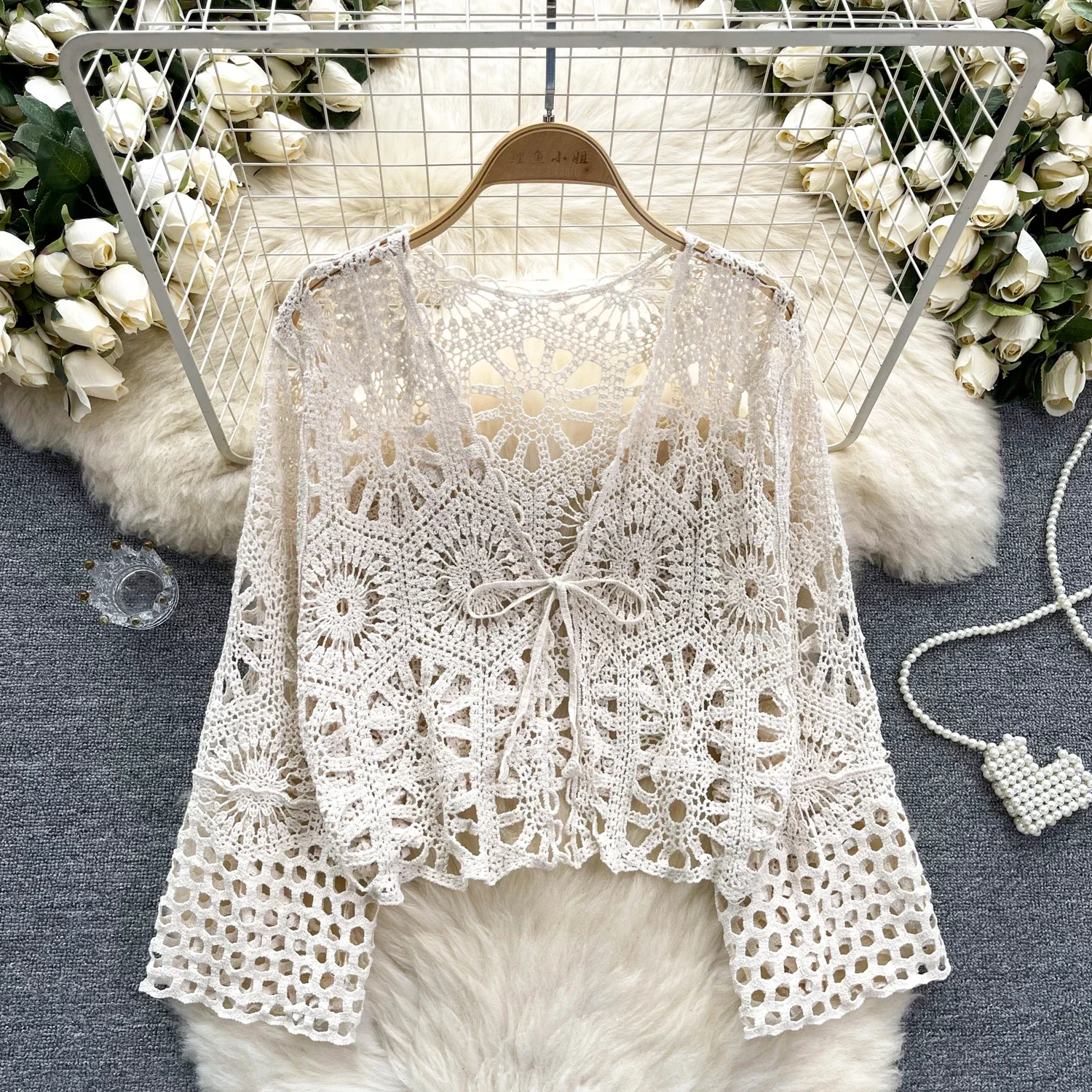 2025 New Korean Gentle Cardigan Knitting T-Shirt Ladies V-Neck Hook Flower Hollow Out Lace up Basic Casual Sun-proof Shirt
2025 New Korean Gentle Cardigan Knitting T-Shirt Ladies V-Neck Hook Flower Hollow Out Lace up Basic Casual Sun-proof Shirt