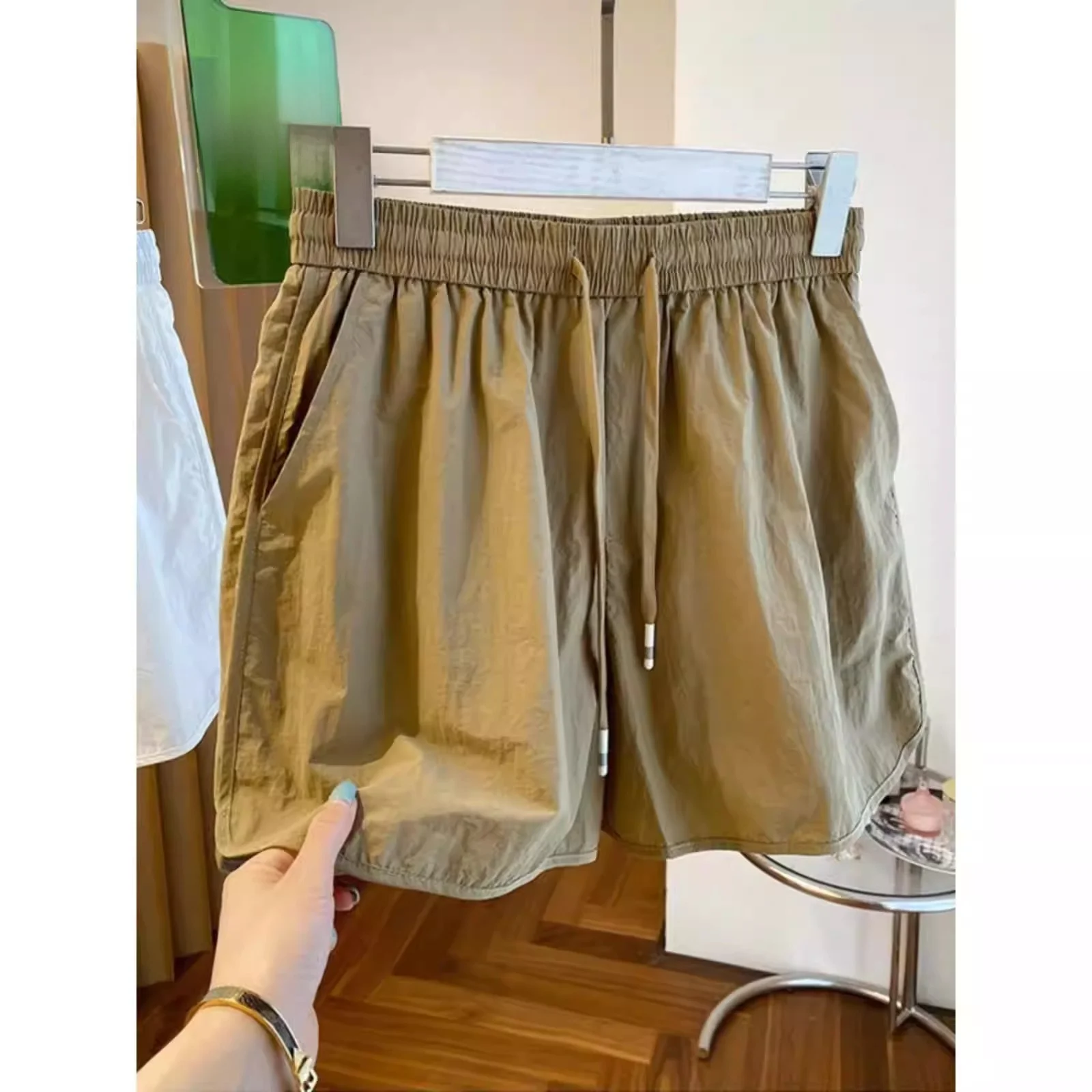 Men's Summer Sporty Vintage Quick Dry Running Shorts Thin Five-Quarter Loose Fit Casual Polyester Fiber Daily Wear Shorts
Men's Summer Sporty Vintage Quick Dry Running Shorts Thin Five-Quarter Loose Fit Casual Polyester Fiber Daily Wear Shorts