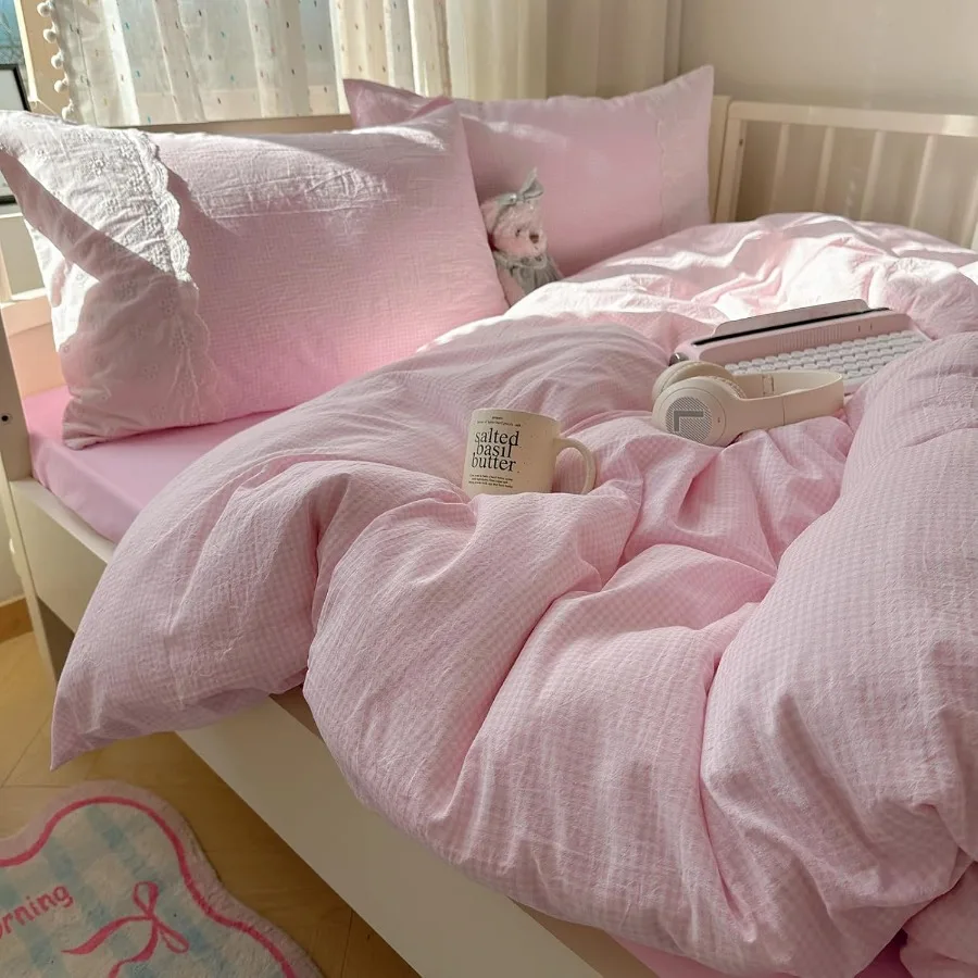 Комплект пододеяльников King Size Pink Gingham с кружевной отделкой - 3-х предметное постельное белье в клетку Cottagecore из мягкой мытой микрофибры, винтажные Aes
Комплект пододеяльников King Size Pink Gingham с кружевной отделкой - 3-х предметное постельное белье в клетку Cottagecore из мягкой мытой микрофибры, винтажные Aes