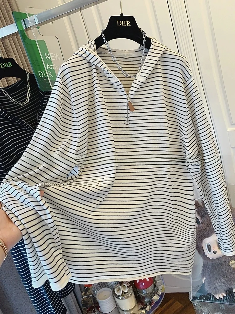 plus Size Women's Long Sleeve Hoodie T-shirt Striped Half Zipper Loose Fit Korean Style Top for Early Autumn And Spring
plus Size Women's Long Sleeve Hoodie T-shirt Striped Half Zipper Loose Fit Korean Style Top for Early Autumn And Spring