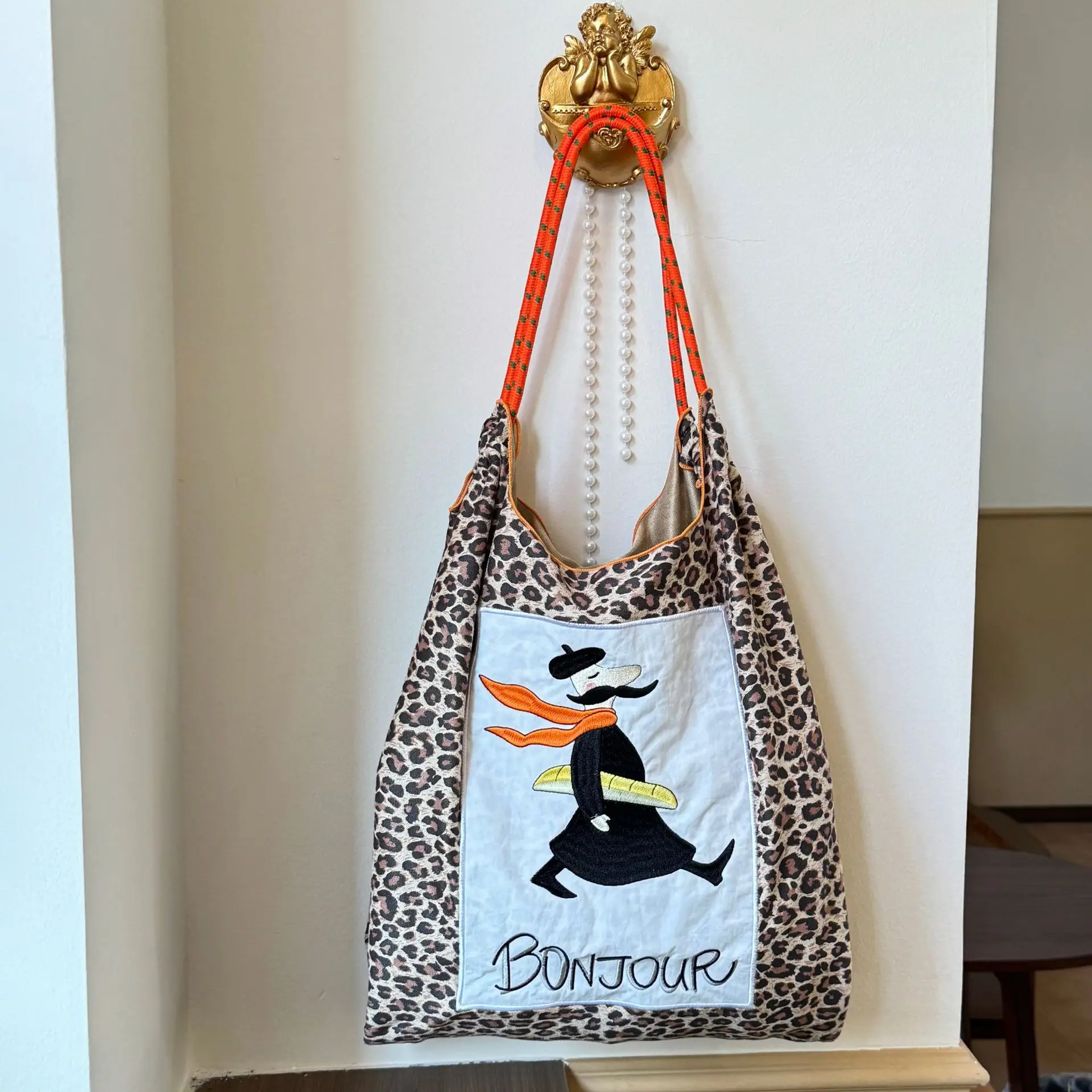 Leopard Print Canvas Bag Women's Crossbody Tote Bag Niche Girls' Literary Embroidery Shopping Storage Bag
Leopard Print Canvas Bag Women's Crossbody Tote Bag Niche Girls' Literary Embroidery Shopping Storage Bag