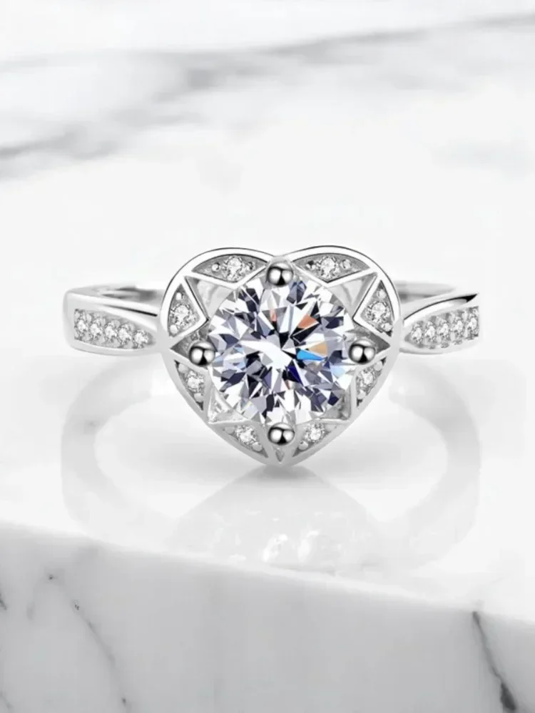 Hot Sale 925 Sterling Silver Moissanite Ring VVS1 D-color Women's Fashion 1 Carat Sparkling Love Wedding Jewelry With GRA Certif
Hot Sale 925 Sterling Silver Moissanite Ring VVS1 D-color Women's Fashion 1 Carat Sparkling Love Wedding Jewelry With GRA Certif