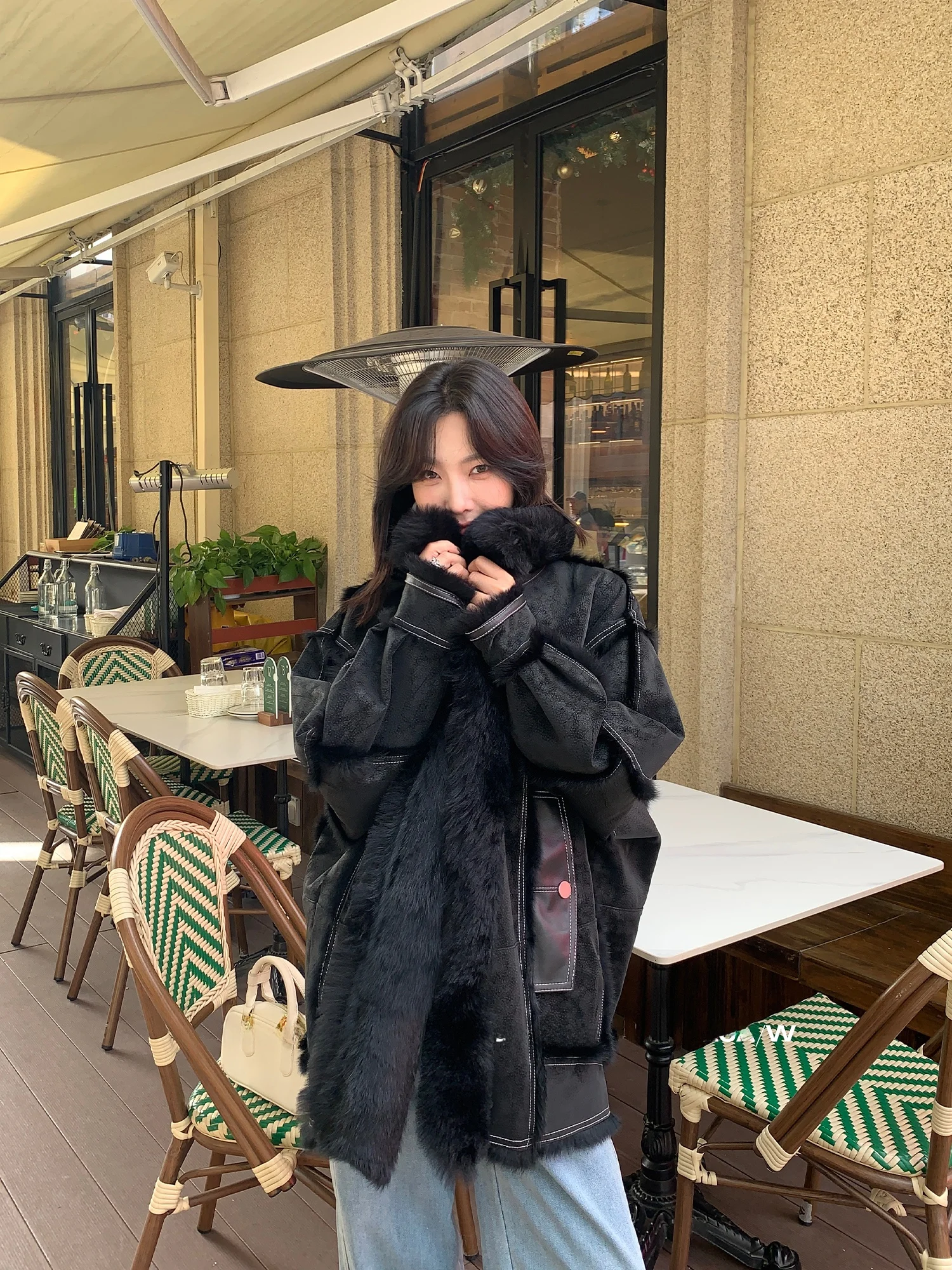 Удлиненное женское зимнее пальто из натурального меха, теплая верхняя одежда из цельной шерсти, в корейском стиле, для повседневной носки
Удлиненное женское зимнее пальто из натурального меха, теплая верхняя одежда из цельной шерсти, в корейском стиле, для повседневной носки