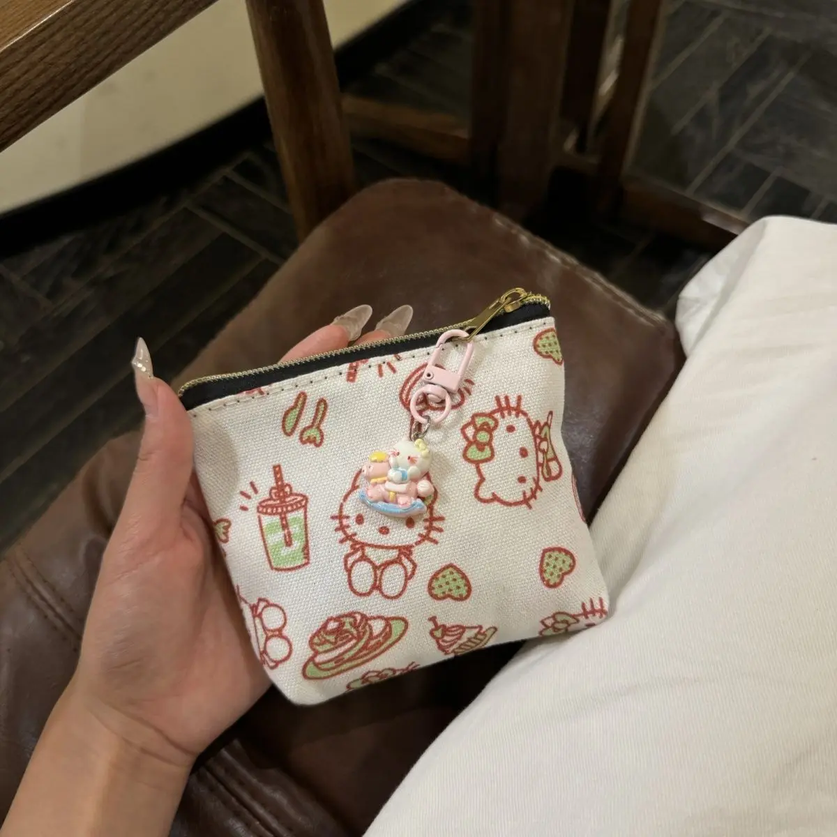 Hello Kitty Clutch Bag Cure Original Full Printing Portable Coin Purse Collecting Receiving Bags for Miscellaneous Items
Hello Kitty Clutch Bag Cure Original Full Printing Portable Coin Purse Collecting Receiving Bags for Miscellaneous Items