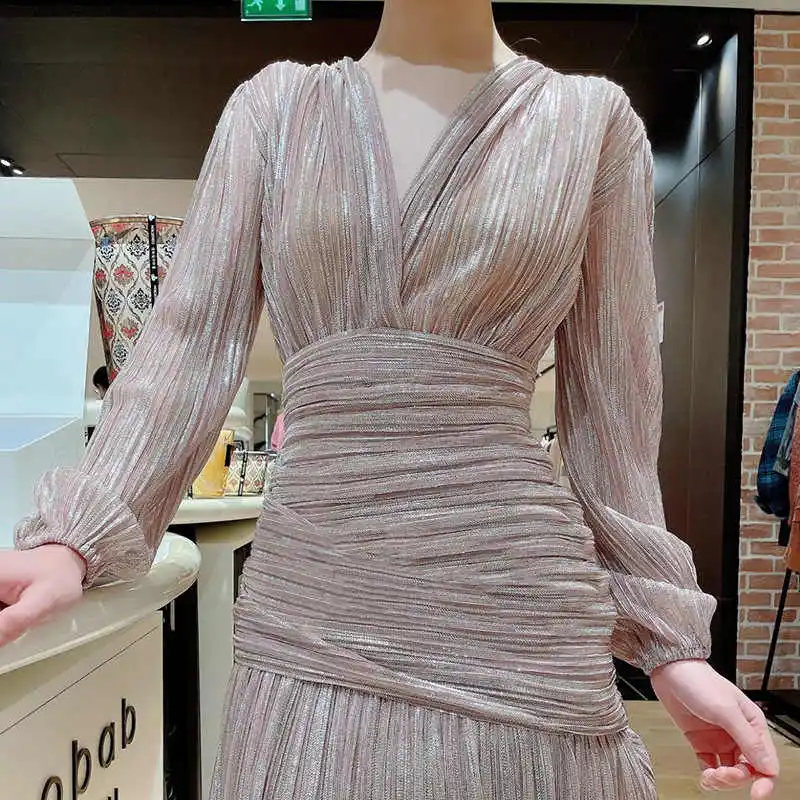 Women sexy V-neck pleated dress lantern sleeve slim bright silk party evening dress
Women sexy V-neck pleated dress lantern sleeve slim bright silk party evening dress