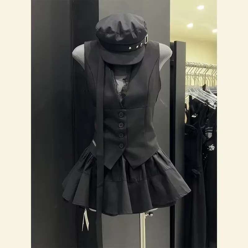 Lolita Slim Black 2-piece Set Women Summer Elegant Sexy Lace Sleeveless Y2k Tops +Design High-waist Short Kawaii Mini Skirt Suit
Lolita Slim Black 2-piece Set Women Summer Elegant Sexy Lace Sleeveless Y2k Tops +Design High-waist Short Kawaii Mini Skirt Suit