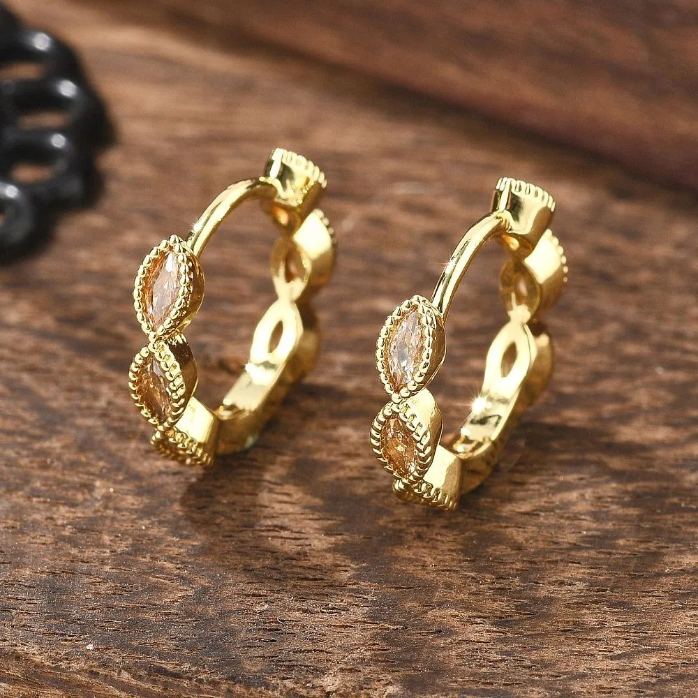 Brass Micro Pave Cubic Zirconia Huggie Hoop Earrings Long-Lasting Plated Horse Eye Clear Real 18K Gold Plated 13.5x14.5x3mm
Brass Micro Pave Cubic Zirconia Huggie Hoop Earrings Long-Lasting Plated Horse Eye Clear Real 18K Gold Plated 13.5x14.5x3mm
