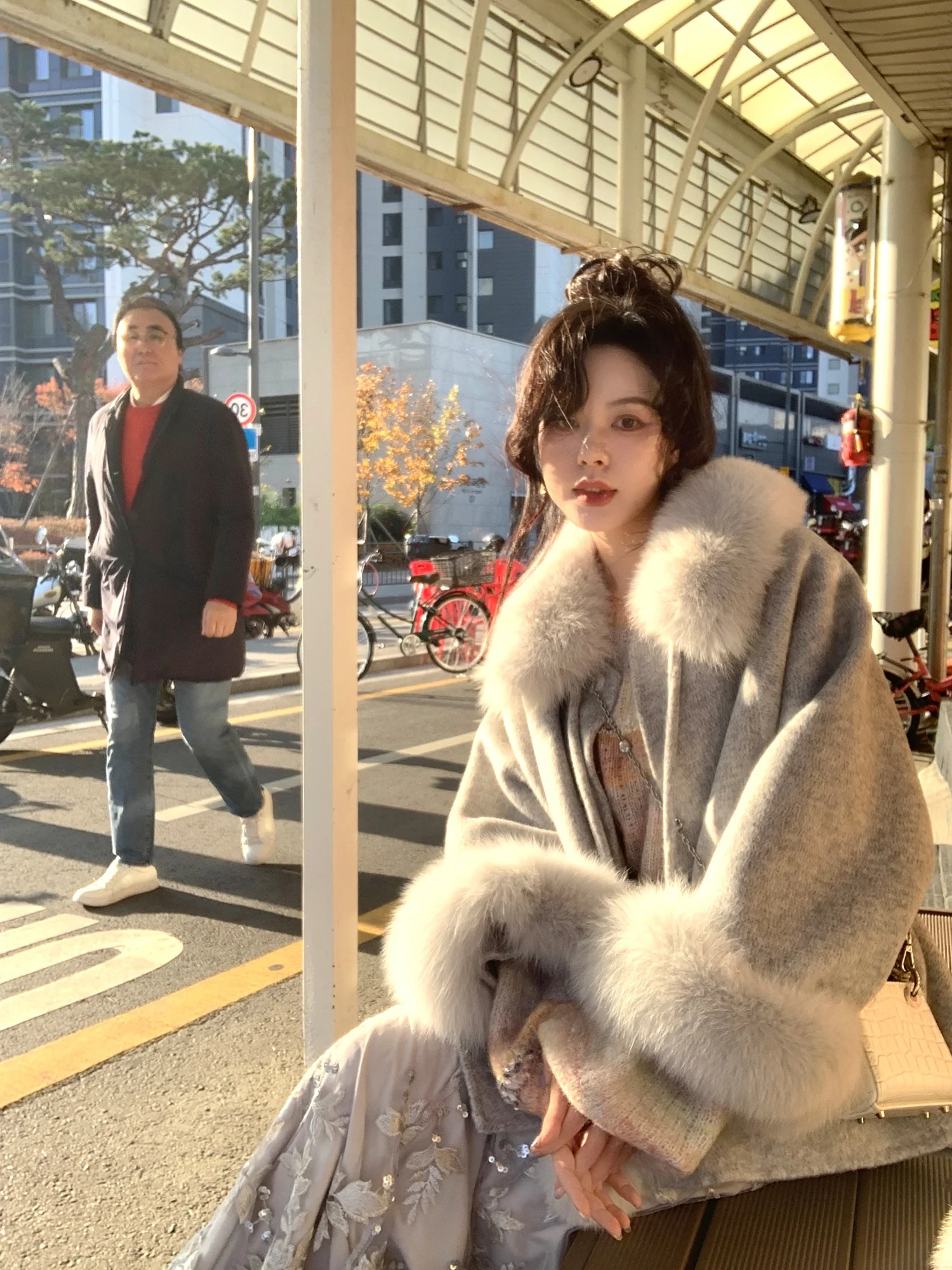 Двустороннее шерстяное пальто с меховым воротником, длинное, в стиле кэжуал, однотонное, с длинными рукавами, женская верхняя одежда
Двустороннее шерстяное пальто с меховым воротником, длинное, в стиле кэжуал, однотонное, с длинными рукавами, женская верхняя одежда