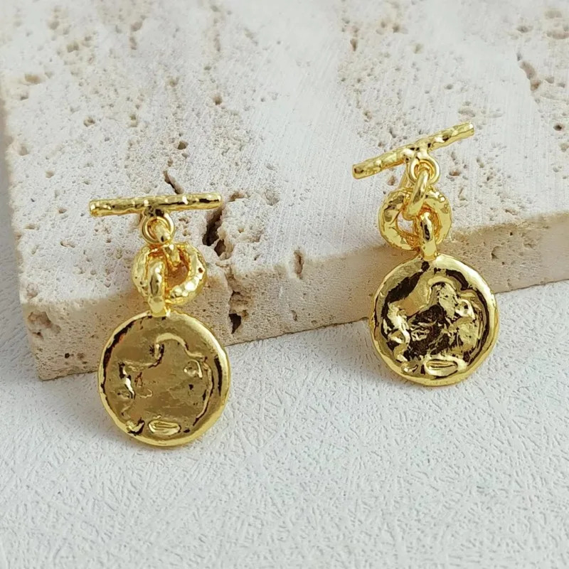 Gold-plated Simple Personalized Design Earrings Niche Retro Earrings New High-end French Earrings
Gold-plated Simple Personalized Design Earrings Niche Retro Earrings New High-end French Earrings