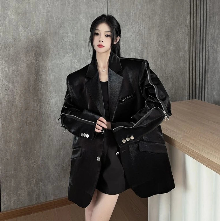 Жакет-блейзер свободного кроя с наплечниками и молнией из жидкого металла, черный, повседневный, в корейском стиле кавай, уличная одежда, пальто, блейзеры
Жакет-блейзер свободного кроя с наплечниками и молнией из жидкого металла, черный, повседневный, в корейском стиле кавай, уличная одежда, пальто, блейзеры