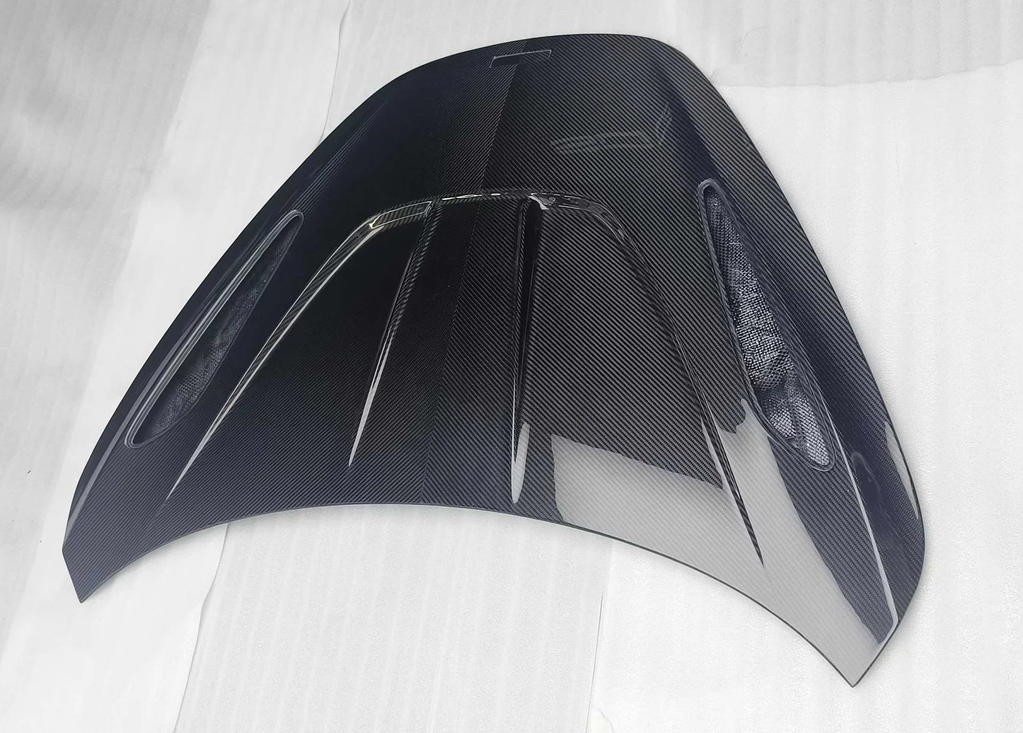 High Quality R-type Dry Carbon Fiber Hood Cover Body Kit for M-claren 720S
High Quality R-type Dry Carbon Fiber Hood Cover Body Kit for M-claren 720S